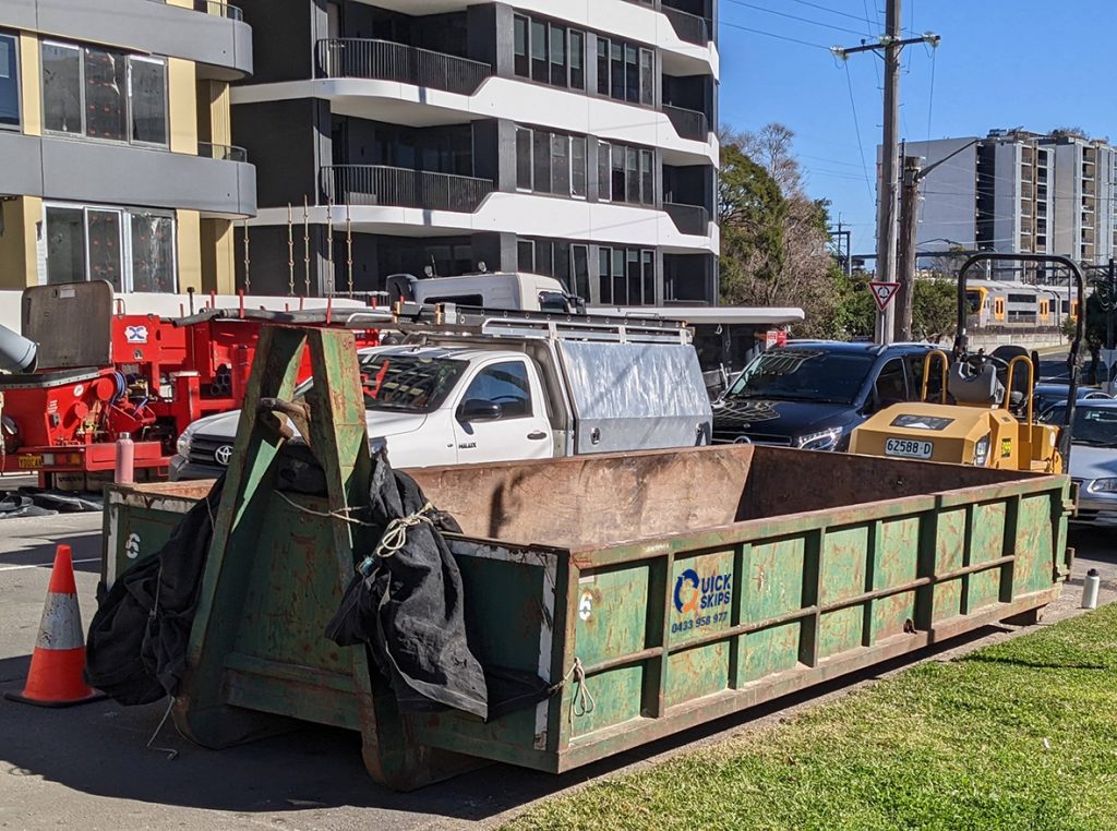 Cheap skip bin hire Mount Druitt and Kemps Creek, Benefits of Hook lift Skip Bins